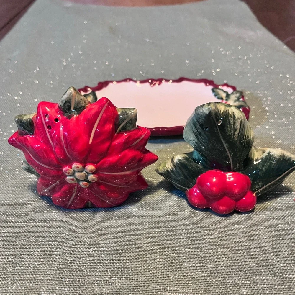 Christmas Poinsettia & Holly Berry Salt Pepper Shaker 3 Piece Set Vintage